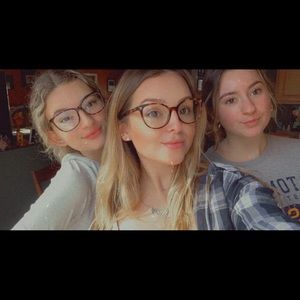 Meet your Posher, Laurell